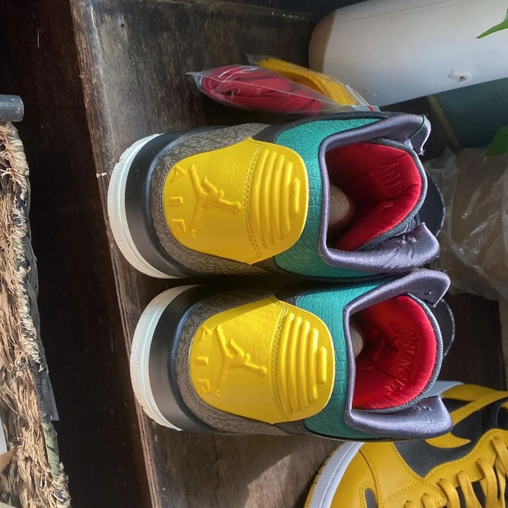 Shoes - Picture 2 of 3